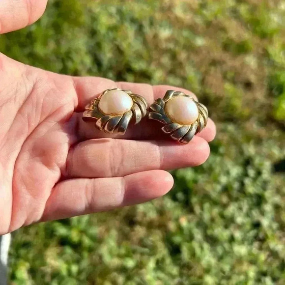 4/$50 D’Orlan gold clip on vintage earrings for earlobe - Picture 5 of 7